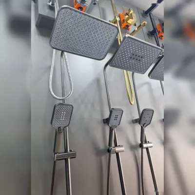 Душевая стойка с лейкой