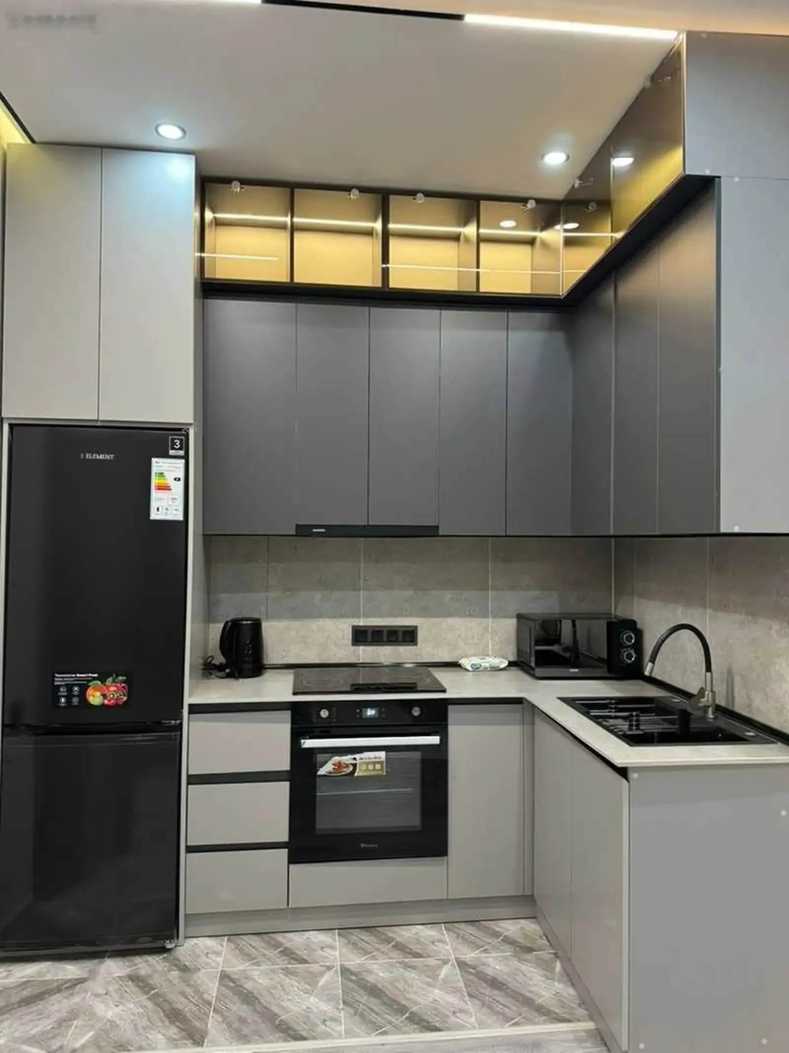 2-комн. квартира, 18 этаж, 80м², голубой экран