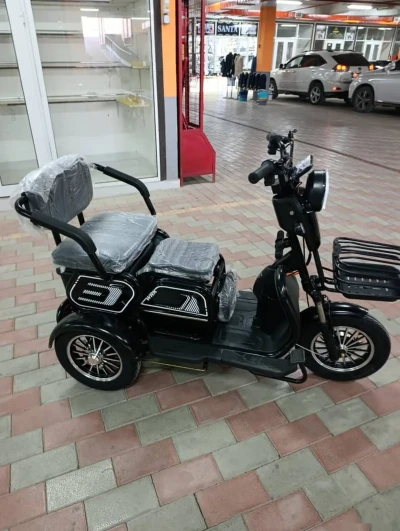 Трёхколёсный скутер