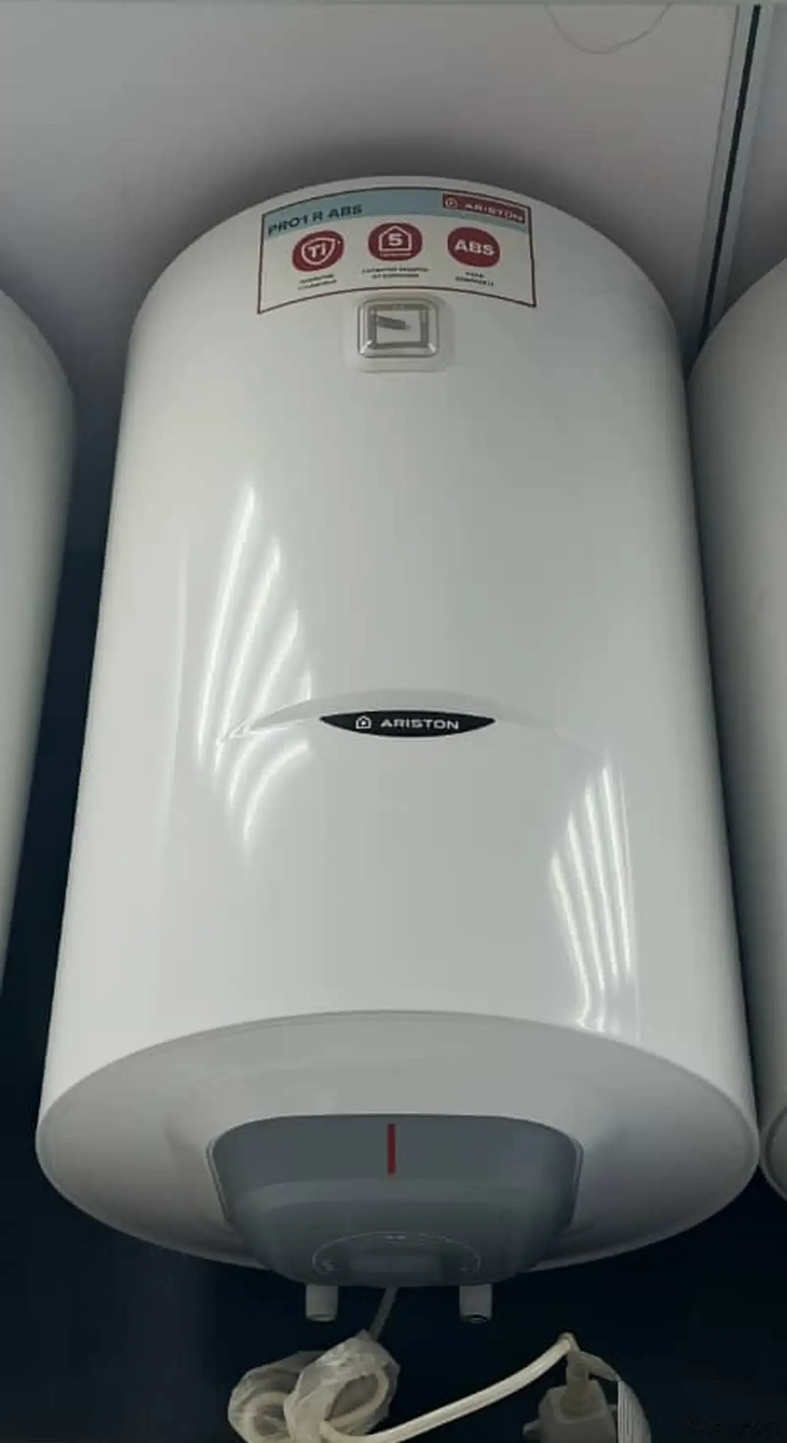 Водонагреватель Ariston 80л