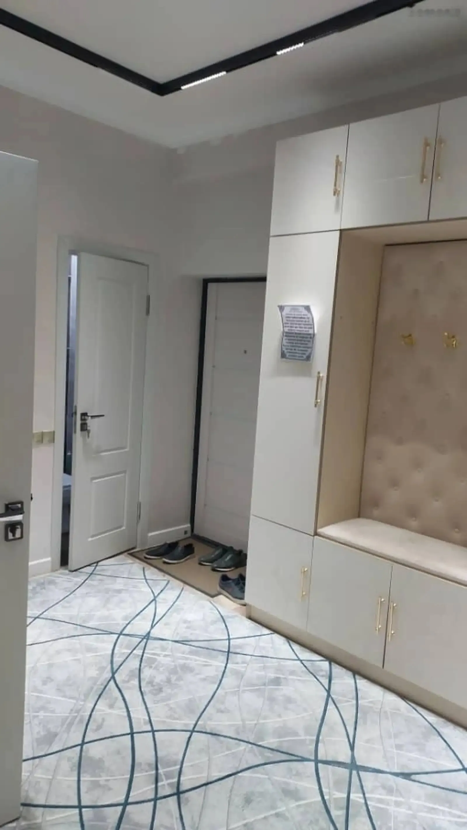 2-комн. квартира, 3 этаж, 70м², голубой экран