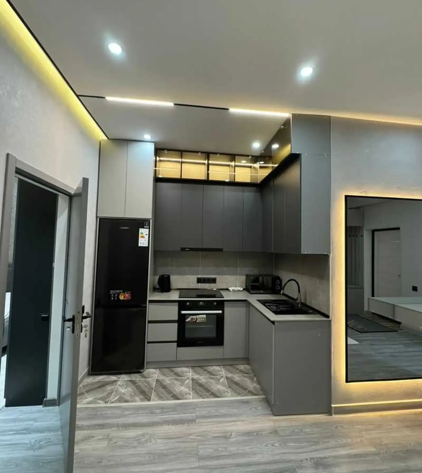 2-комн. квартира, 18 этаж, 80м², голубой экран