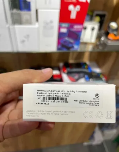 Наушники EarPods with Lightning Connector