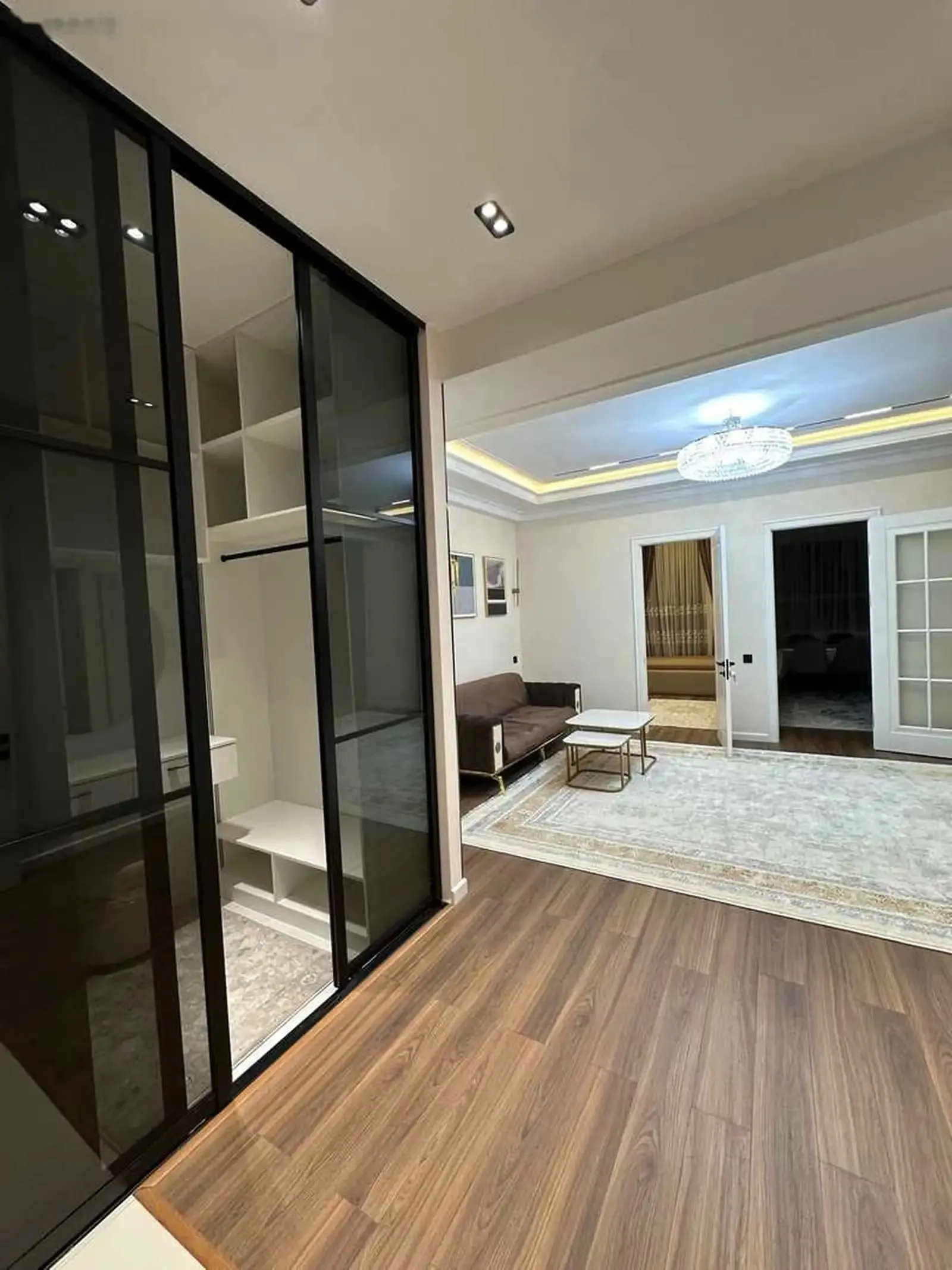 2-комн. квартира, 12 этаж, 65м², Цум, доми Себистон