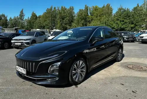 Hongqi E-QM5,