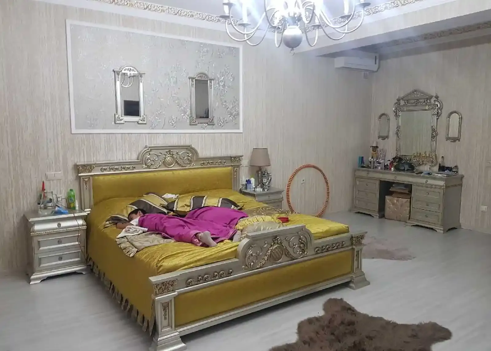 2-этажный, 12 комнатный дом, 900 м², Сомони