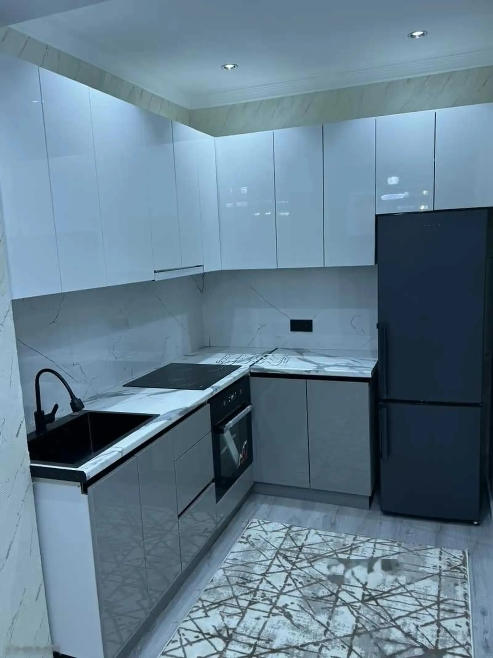 2-комн. квартира, 12 этаж, 85м², 102мкр