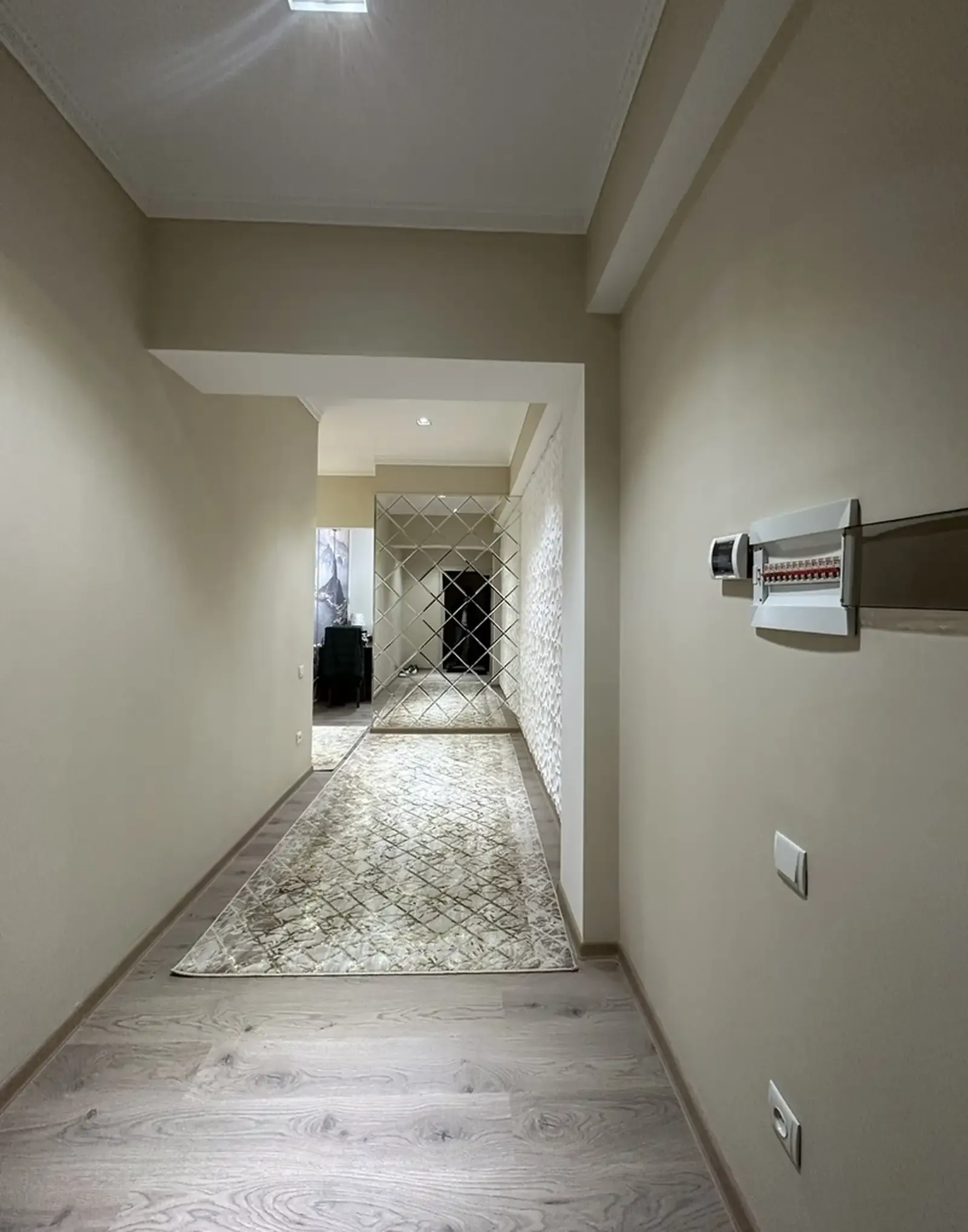 2-комн. квартира, 11 этаж, 85м², Парламент