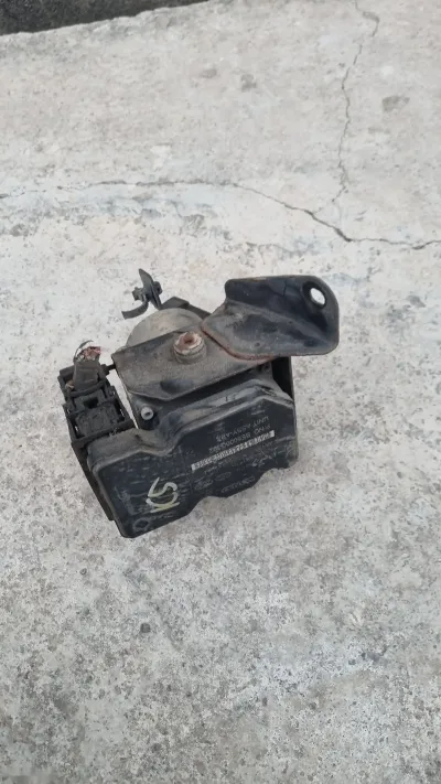 Блок ABS на Kia K5 2012 589202T500