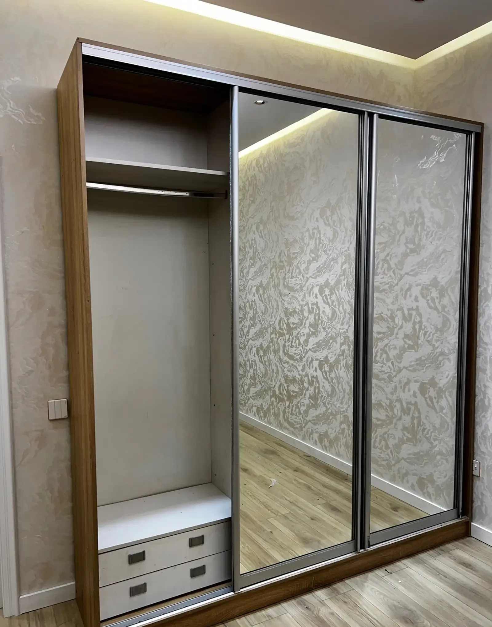 Шкаф купе зеркальный 250х220