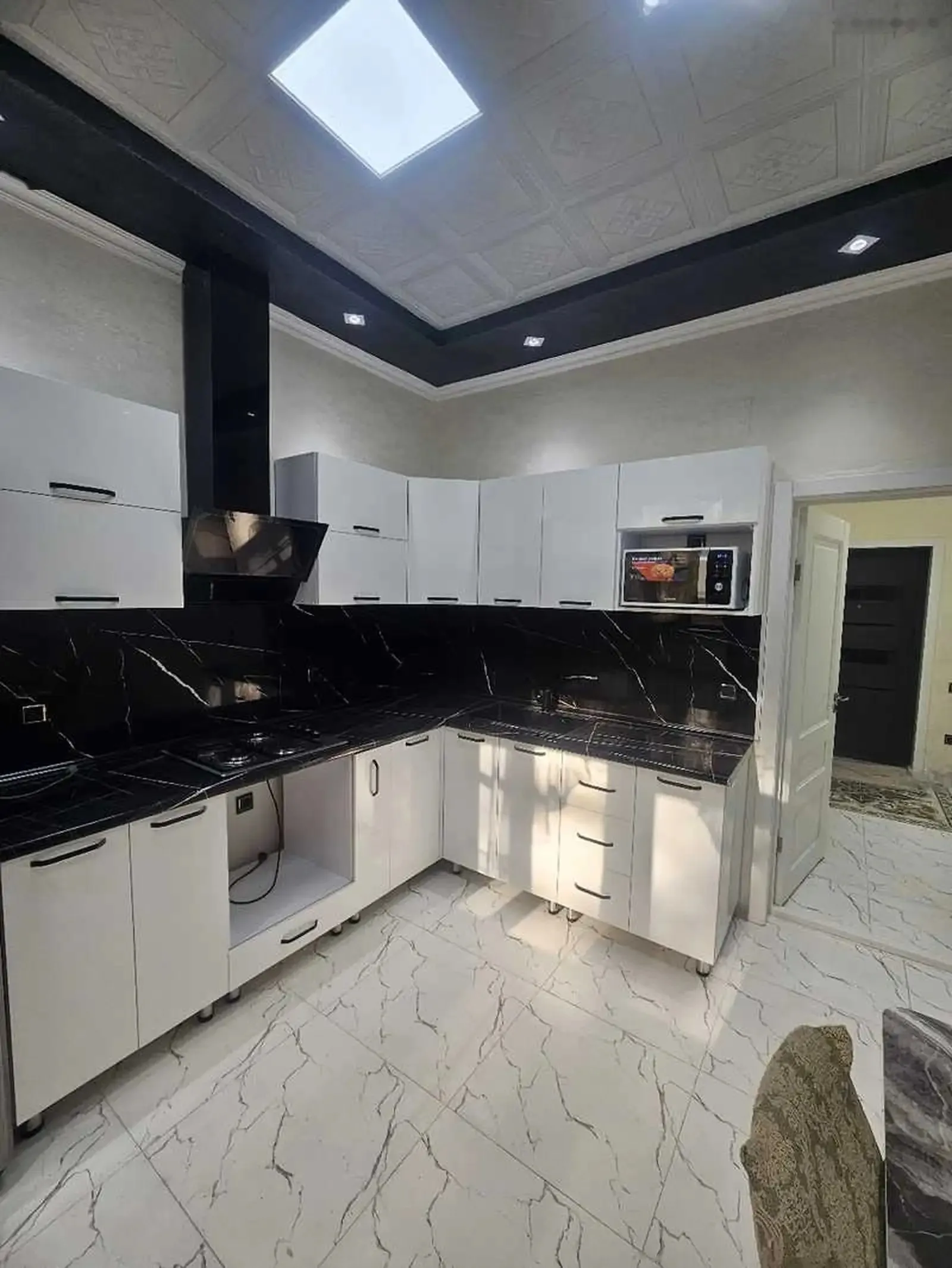 2-комн. квартира, 3 этаж, 80м², Голубой экран