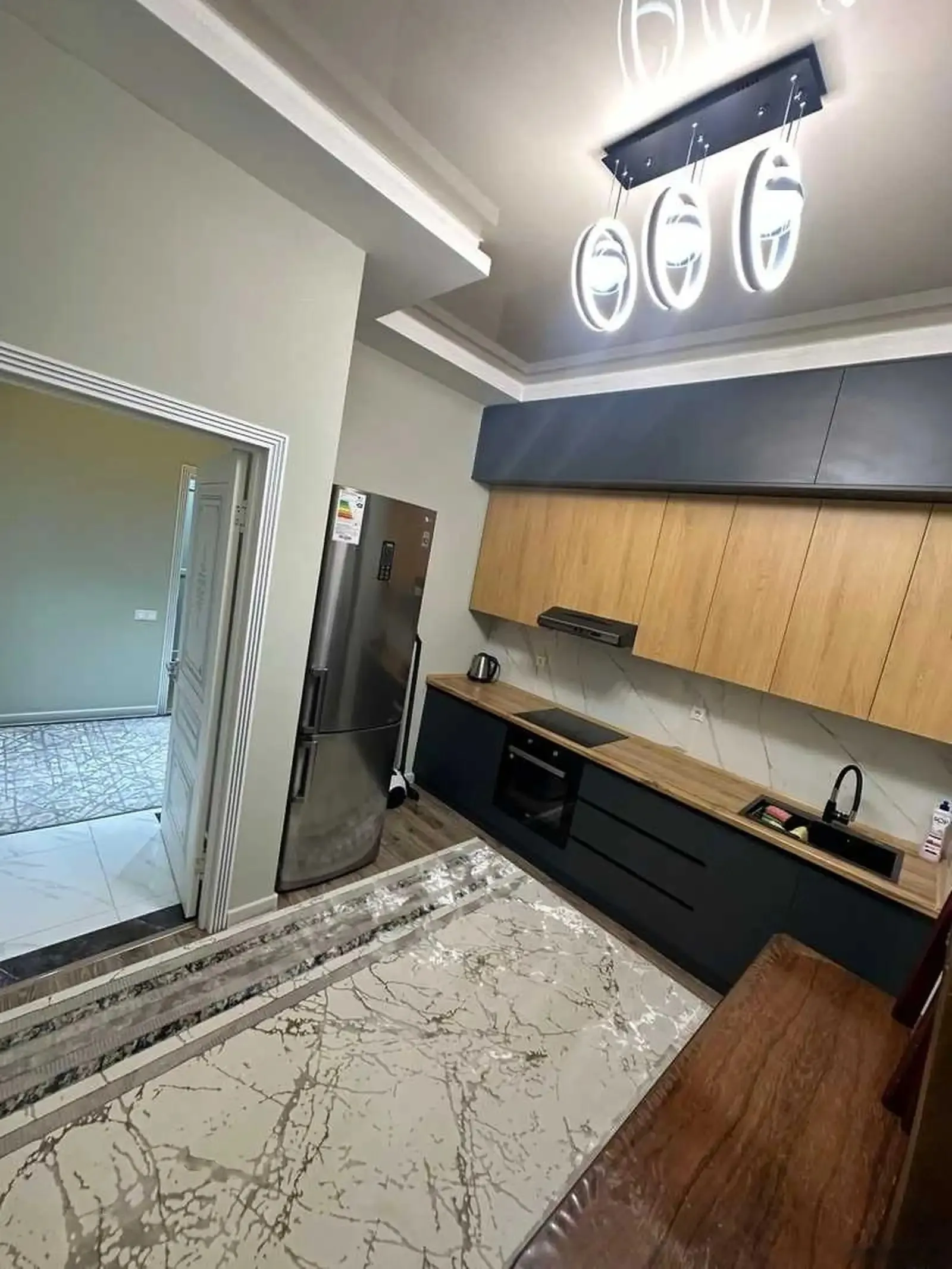 2-комн. квартира, 5 этаж, 77м², оперка