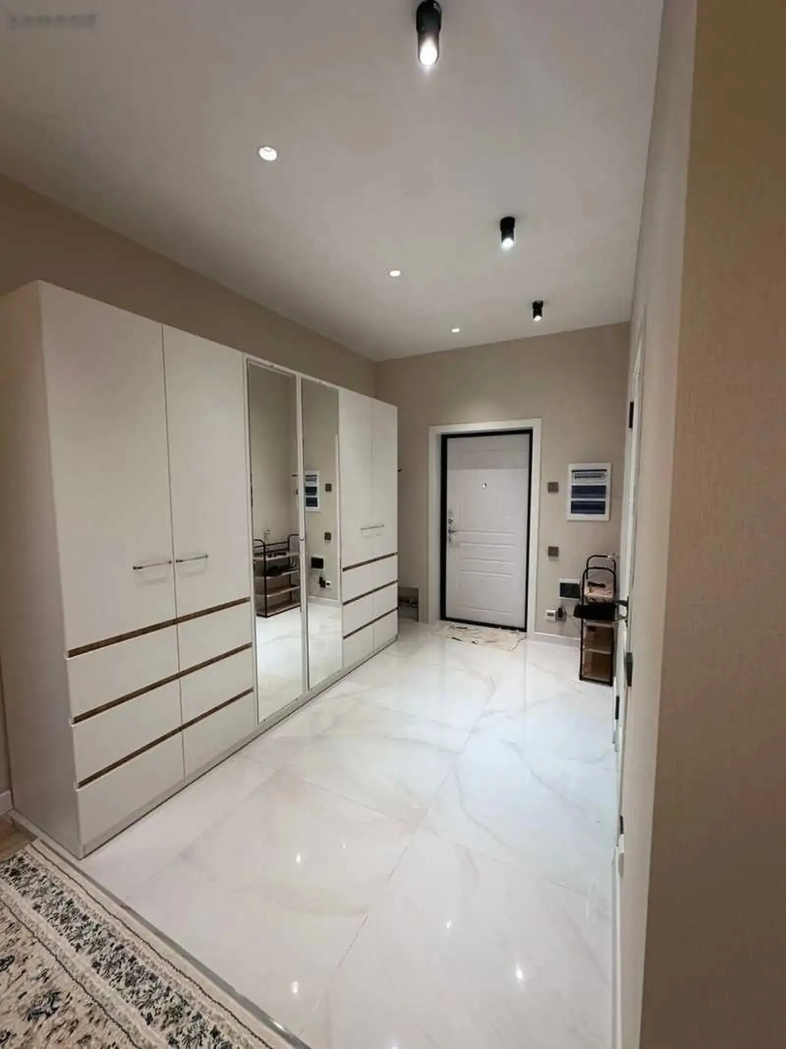 2-комн. квартира, 17 этаж, 98м², белый дом