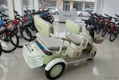 Трёхколёсный скутер