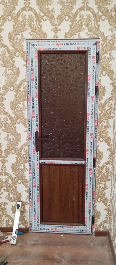 Пластиковая Дверь