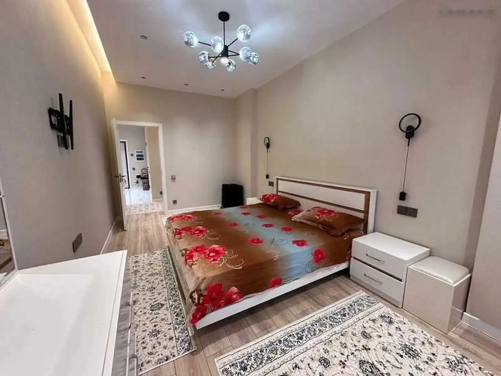 2-комн. квартира, 17 этаж, 100м², Скорый, Белый дом
