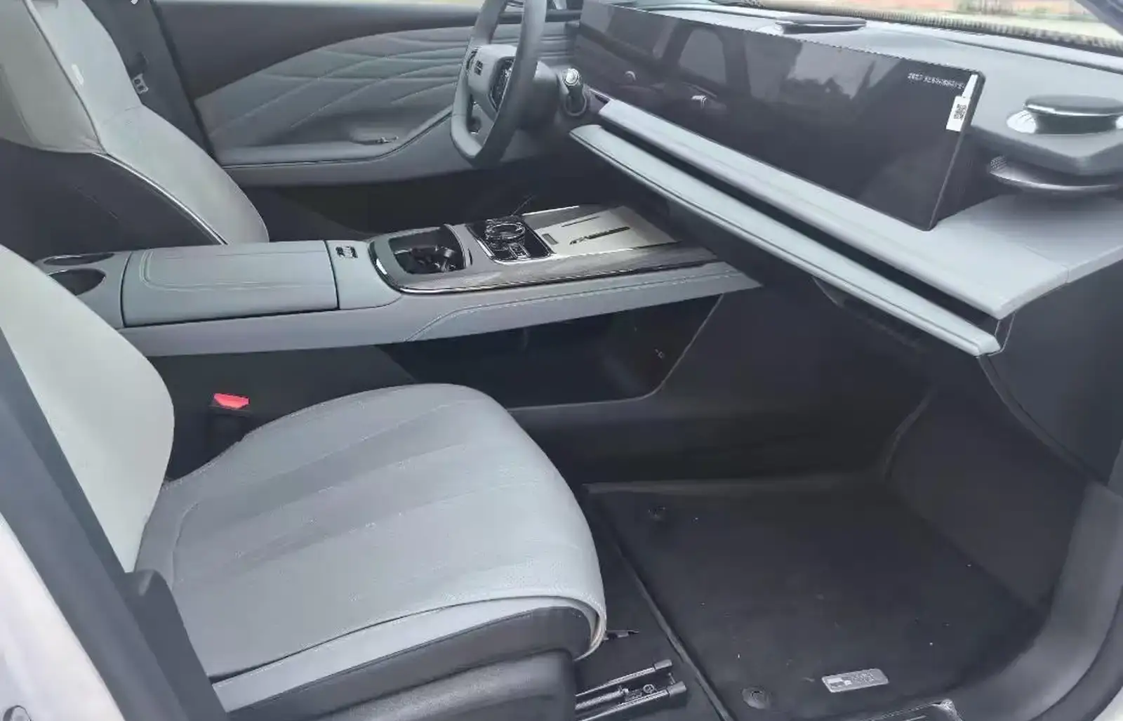 Geely Galaxy E8,