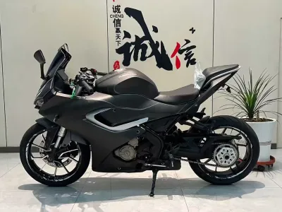 Мотоцикл QJmotor