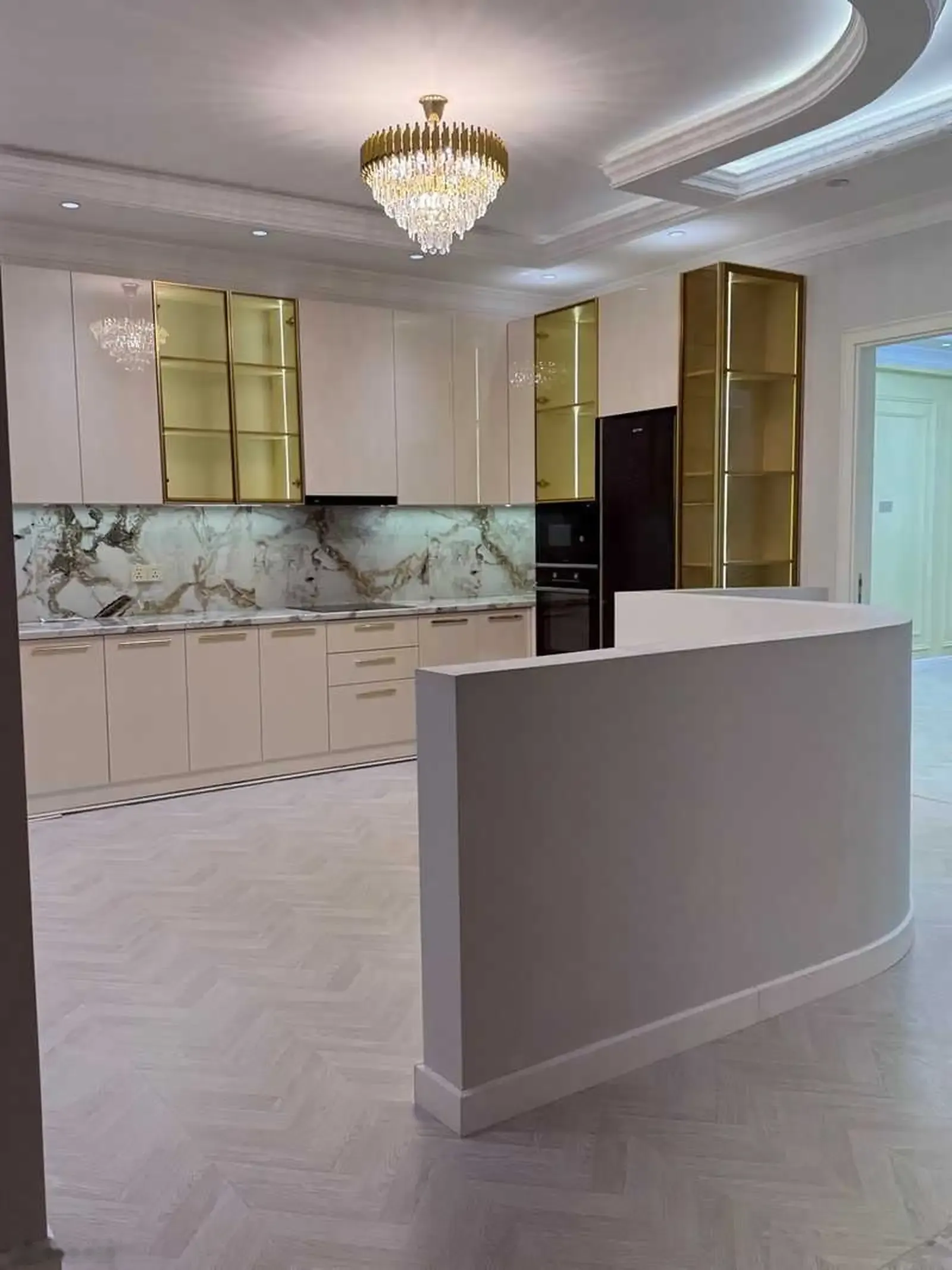 2-комн. квартира, 5 этаж, 86м², Домпечат, Алфемо