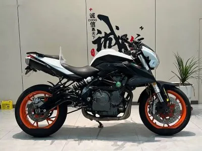 Мотоцикл Benelli 600 сс