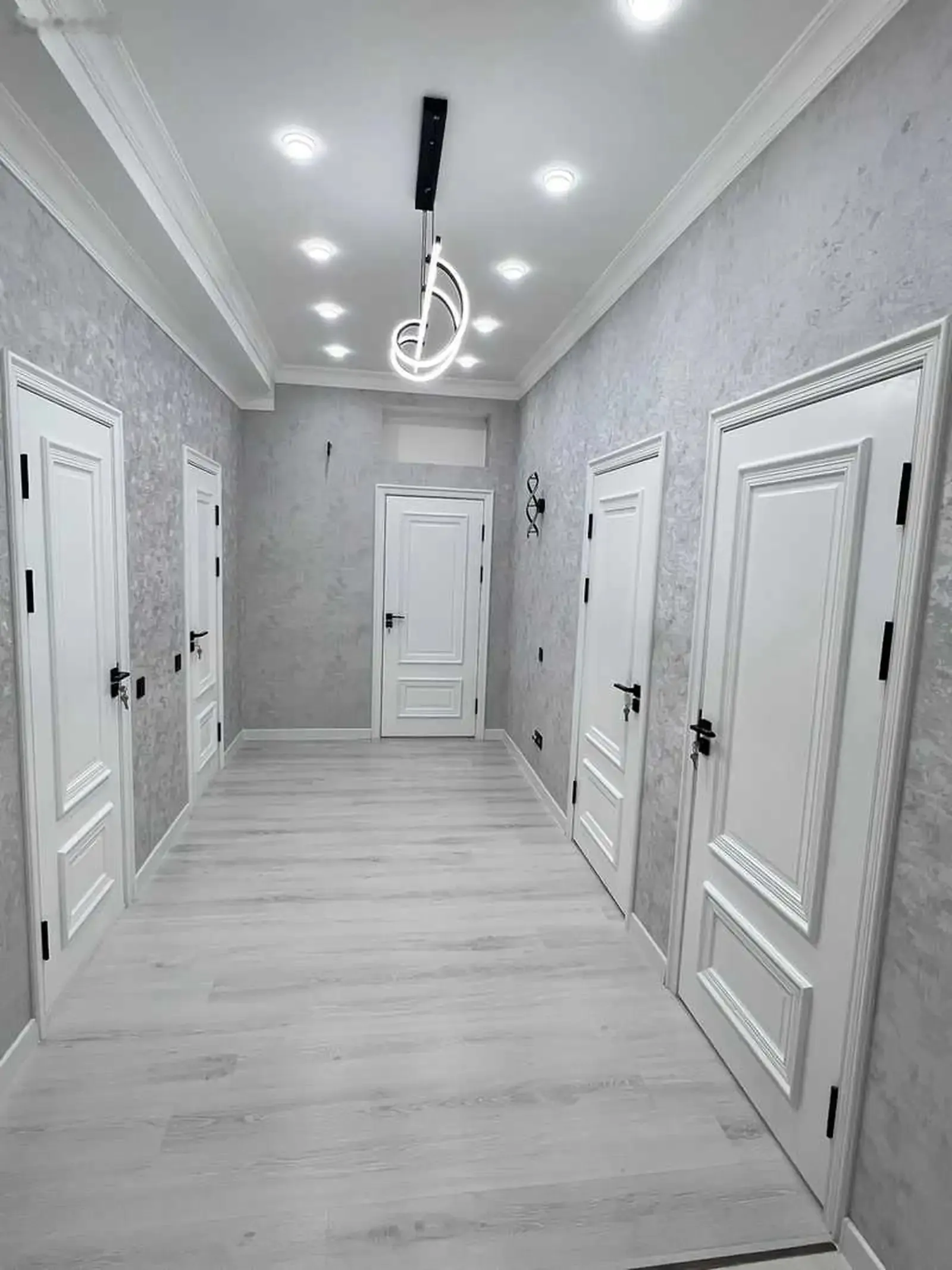 2-комн. квартира, 11 этаж, 65м², боги ботаники
