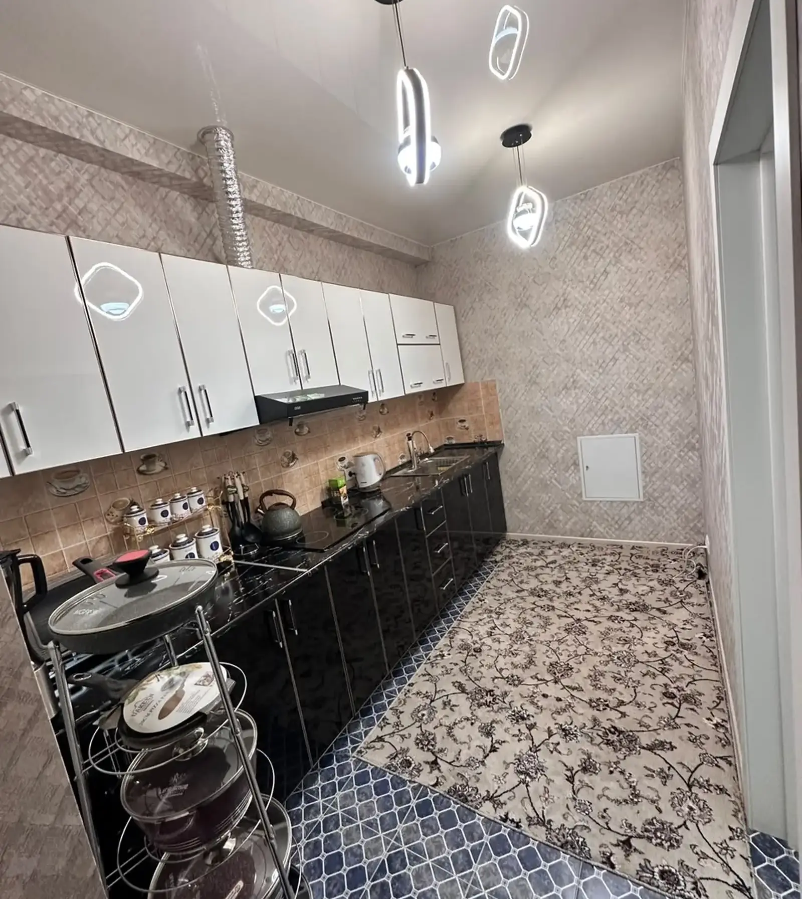 2-комн. квартира, 19 этаж, 143 м², Алфемо