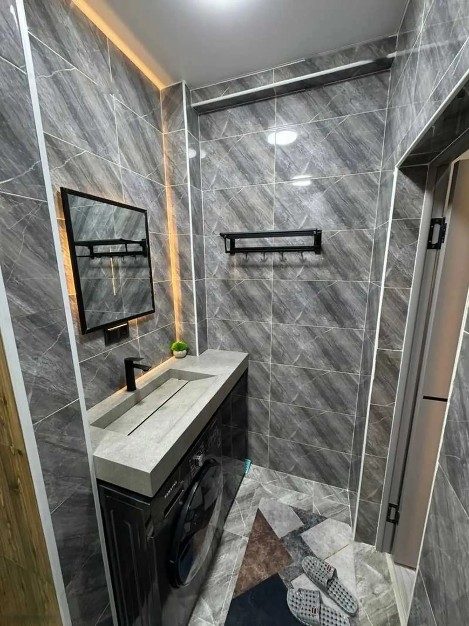 2-комн. квартира, 18 этаж, 78м², голубой экран