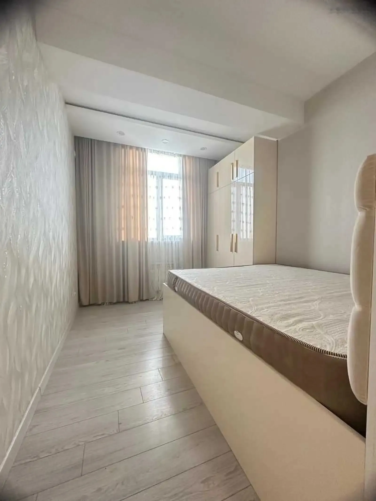3-комн. квартира, 10 этаж, 77м², Аэропорт