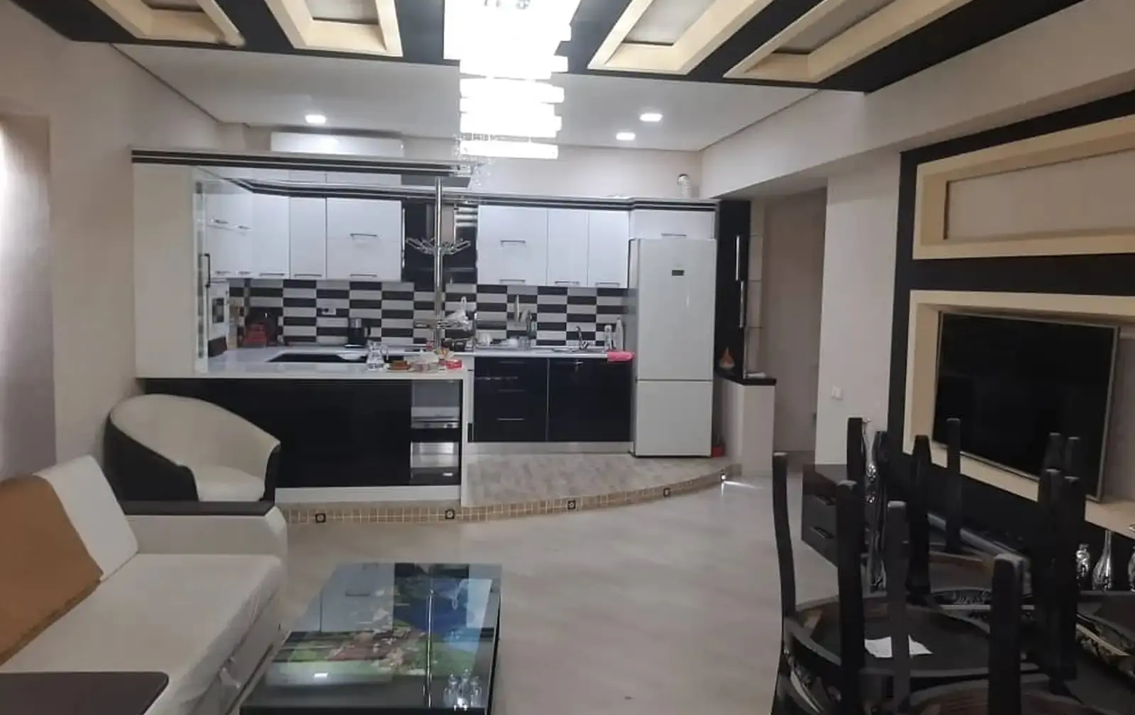 2-комн. квартира, 16 этаж, 88м², Славянский