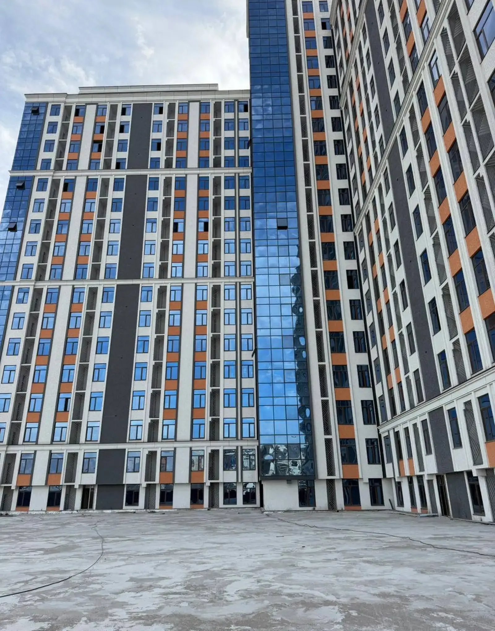 3-комн. квартира, 19 этаж, 122 м², Фирдавси Автоцентр