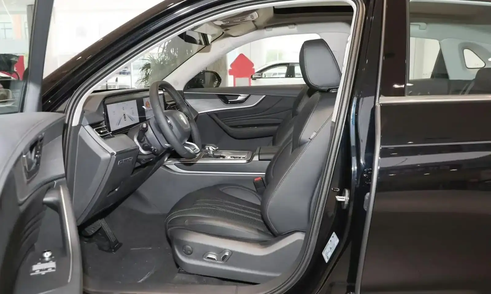Hongqi HS5,