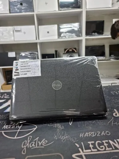 Ноутбук dell 14.0 i5-11th RAM 16GB DDR4 SSD 256GB