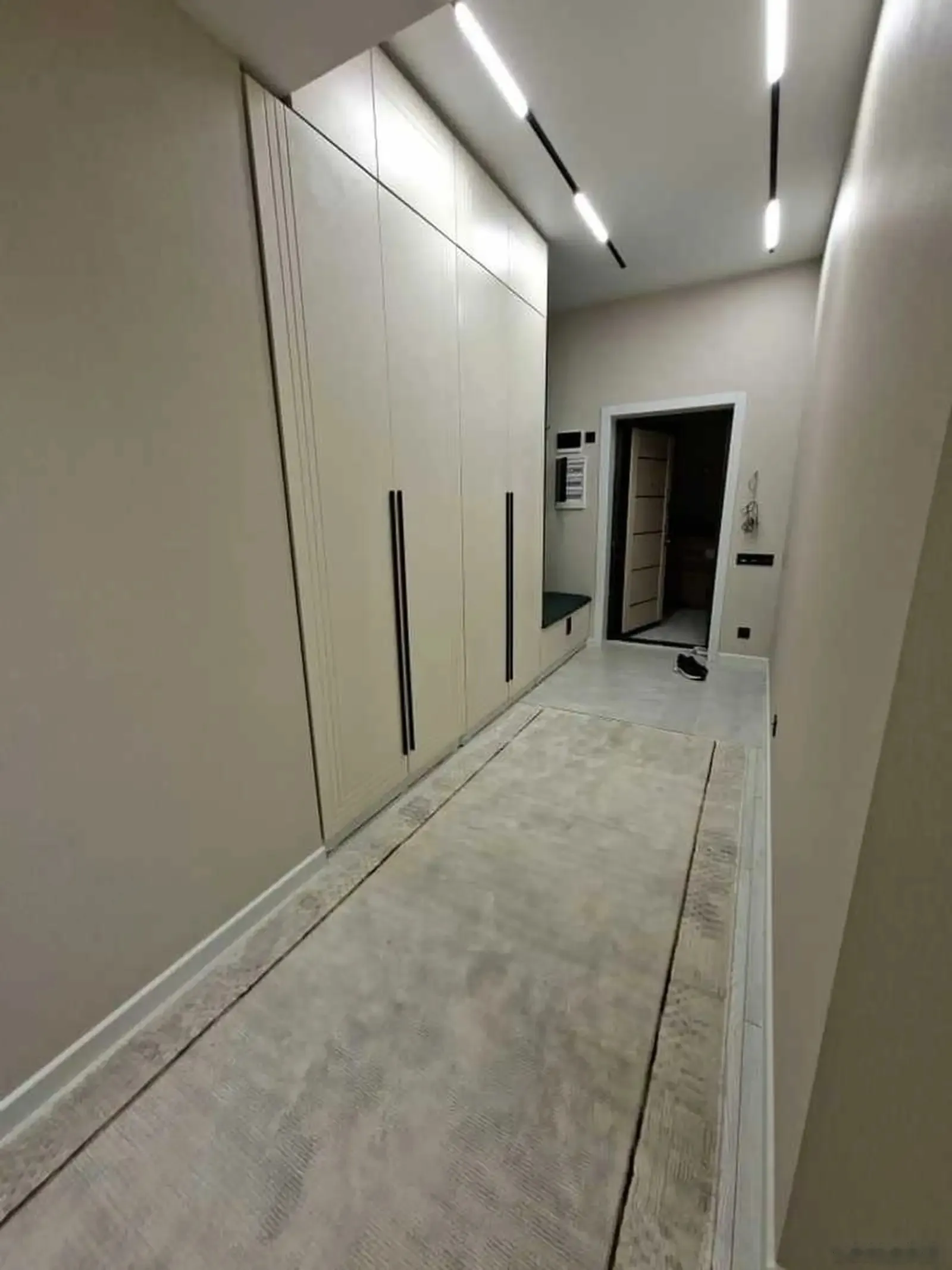 3-комн. квартира, 16 этаж, 89м², пайкари голубой экран