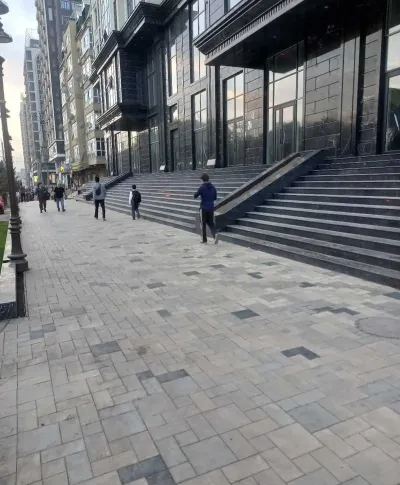 Помещение под магазин / салон, 168м², И Сомонӣ
