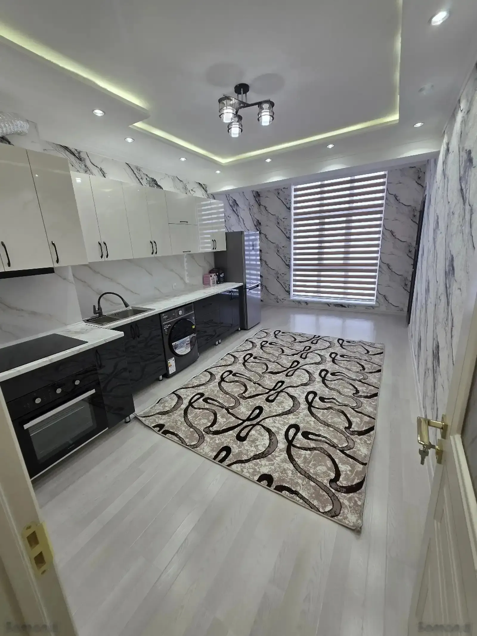 2-комн. квартира, 14 этаж, 95м², Фирдавси