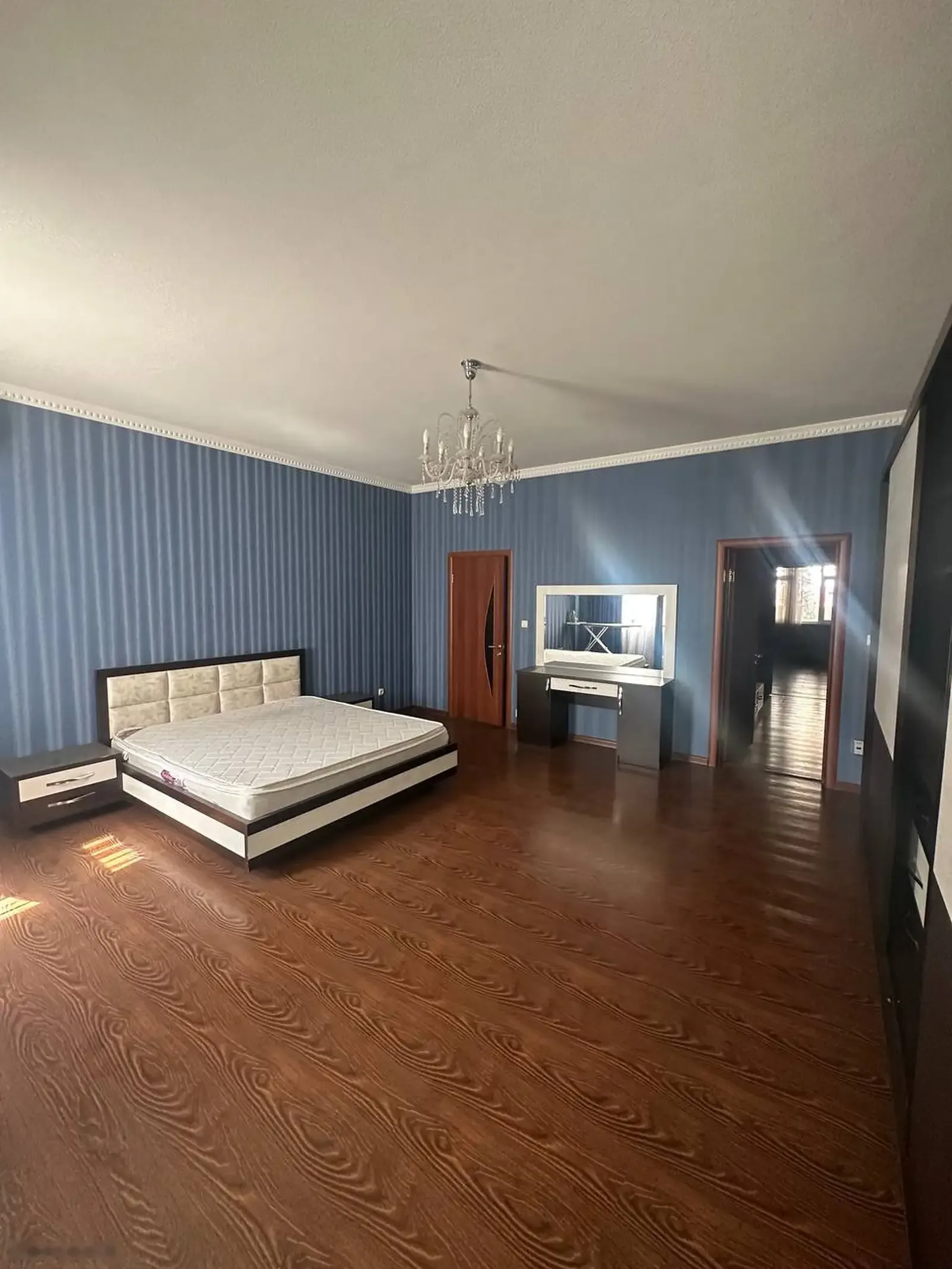 3-комн. квартира, 2 этаж, 203м², Дом печати