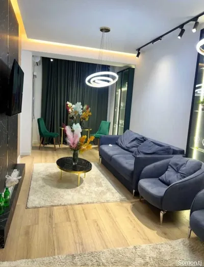 2-комн. квартира, 10 этаж, 70м², голубой экран