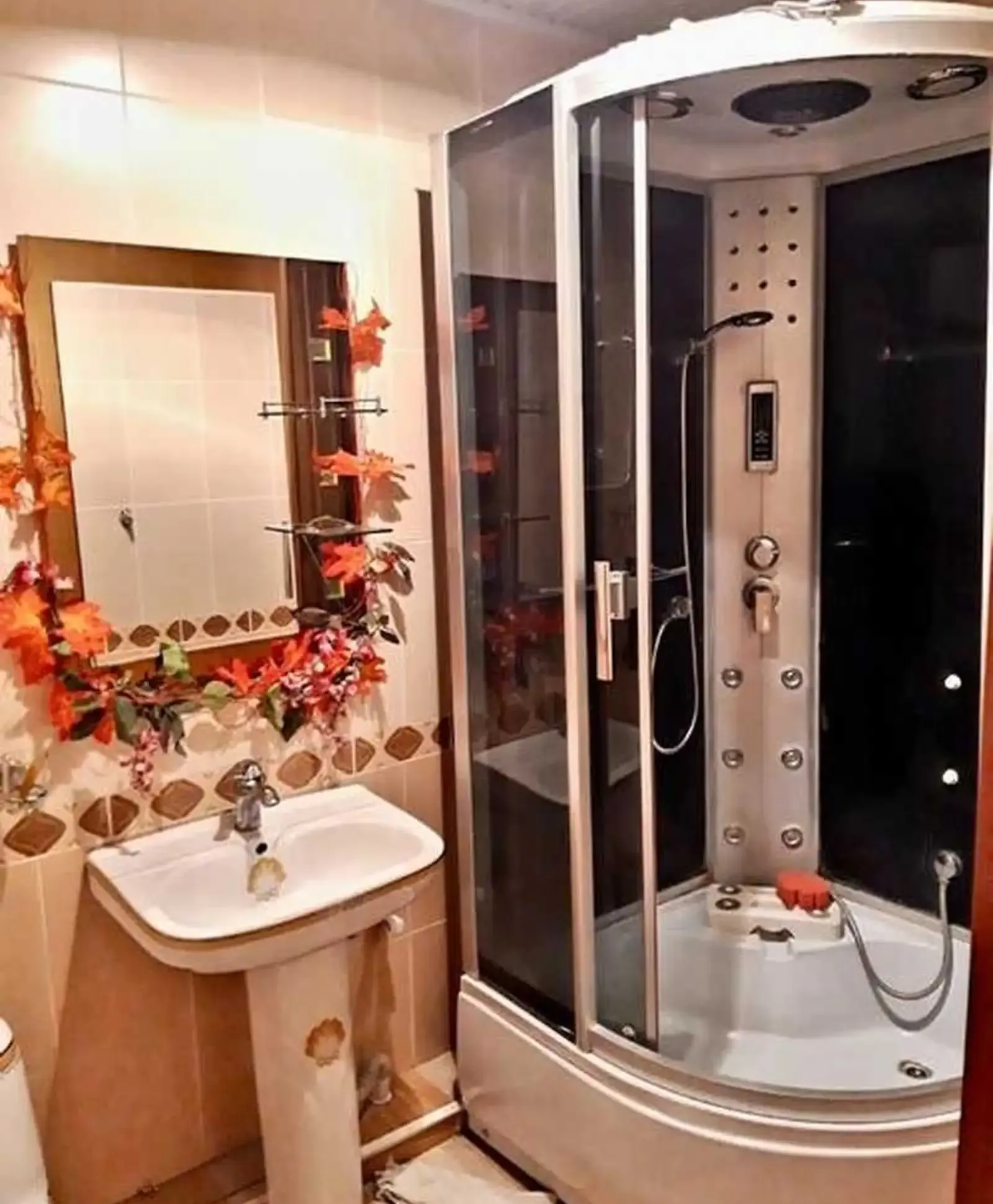 3-комн. квартира, 9 этаж, 112м², 82мкр, кӯчаи Шамсӣ, Маркази савдои Саодат