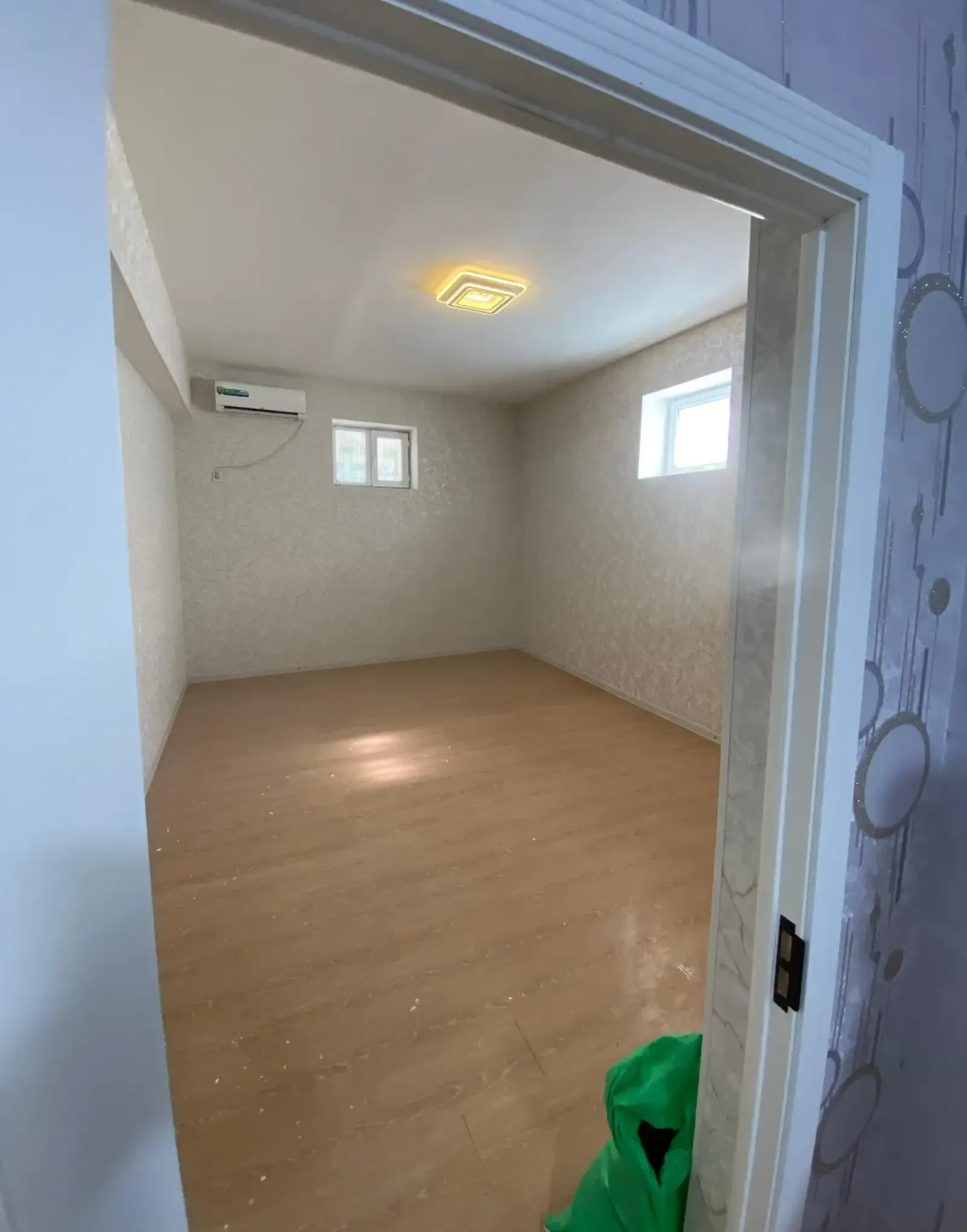 2-комн. квартира, Цокольный этаж, 68 м², Гипразем борбад 93