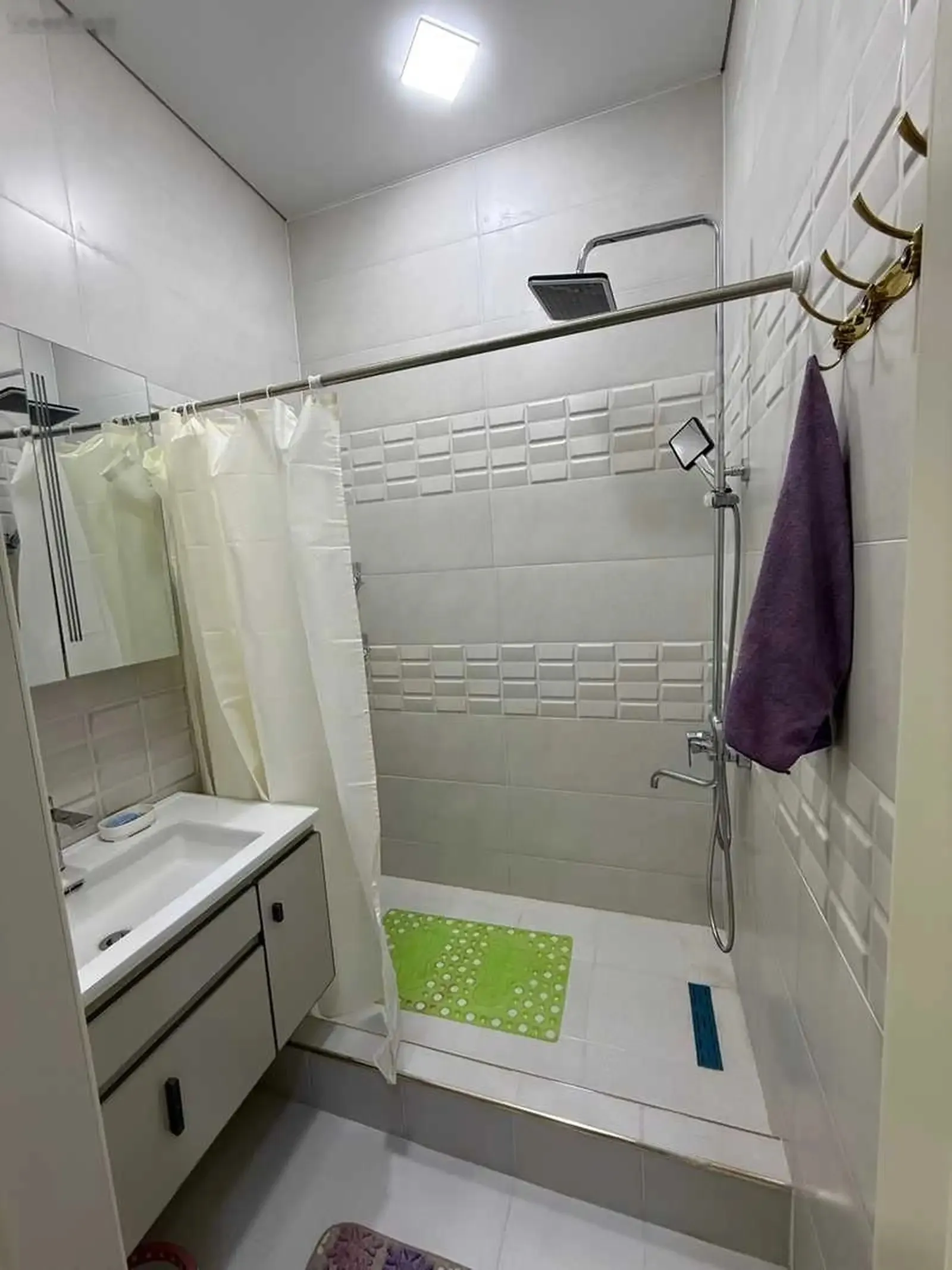 2-комн. квартира, 12 этаж, 80м², голубой экран