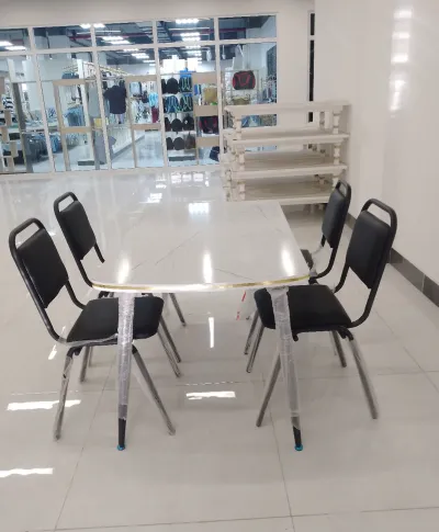 Стал и стулья
