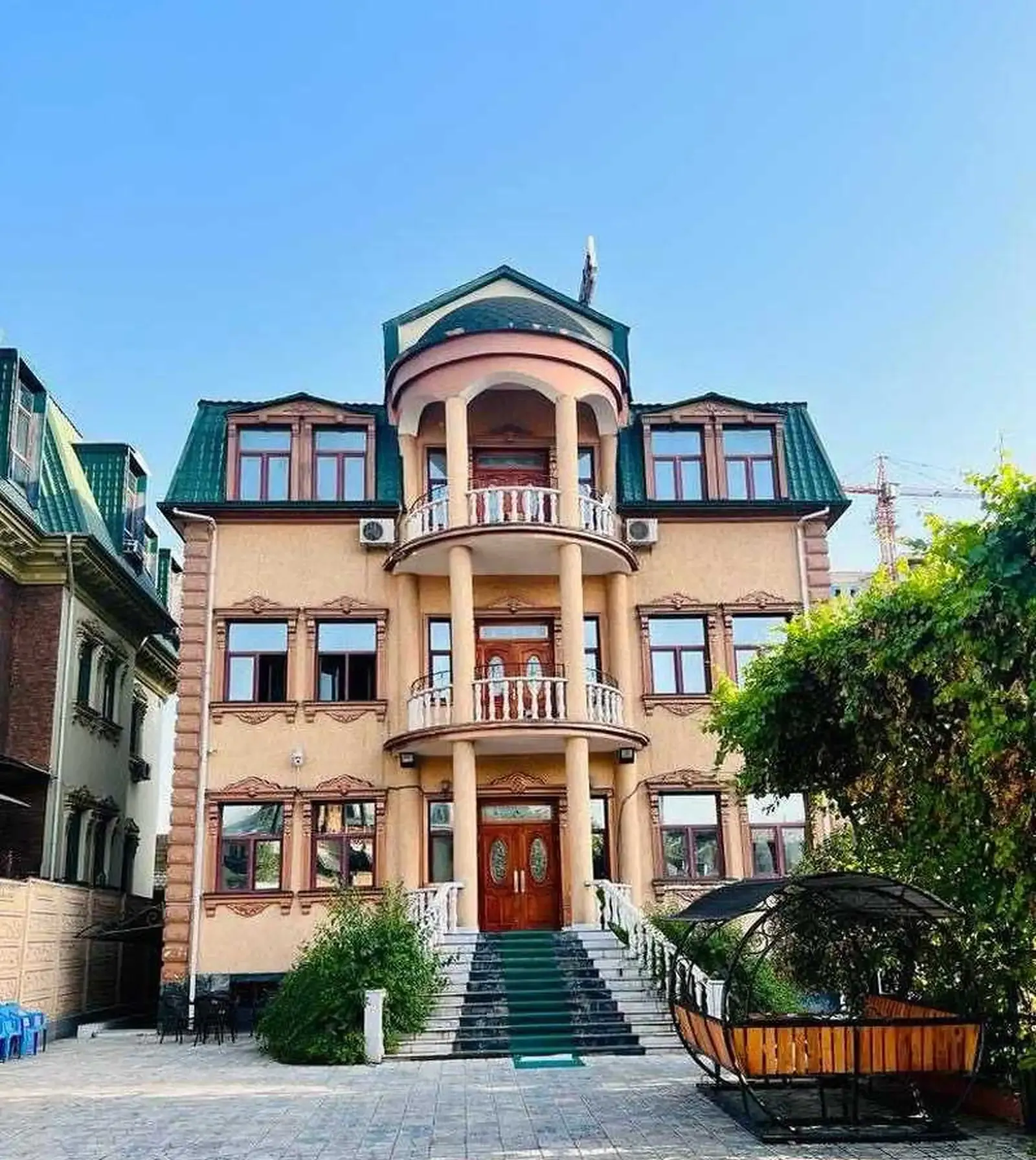 Помещение под офис, 950м², Шохмансур