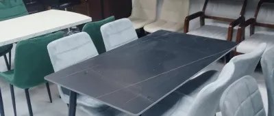 Стол и стулья