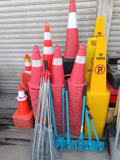 Конус дорожный