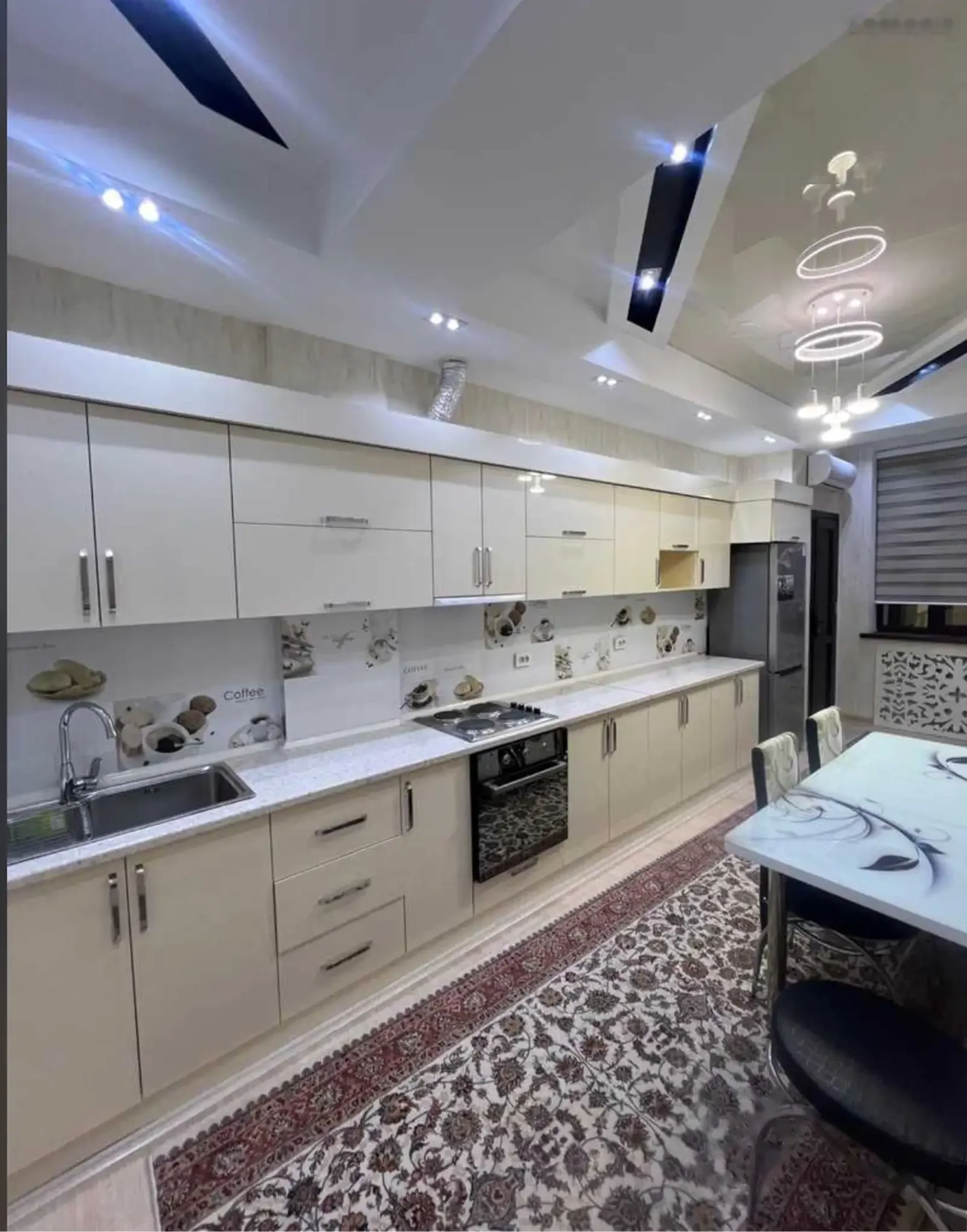 3-комн. квартира, 5 этаж, 129м², Повороти Аэропорт