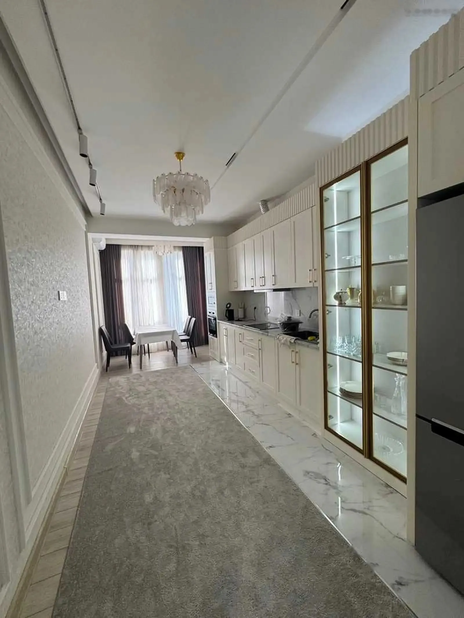 3-комн. квартира, 13 этаж, 163м², Овир