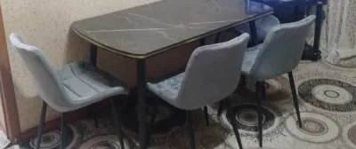 Стол и стулья