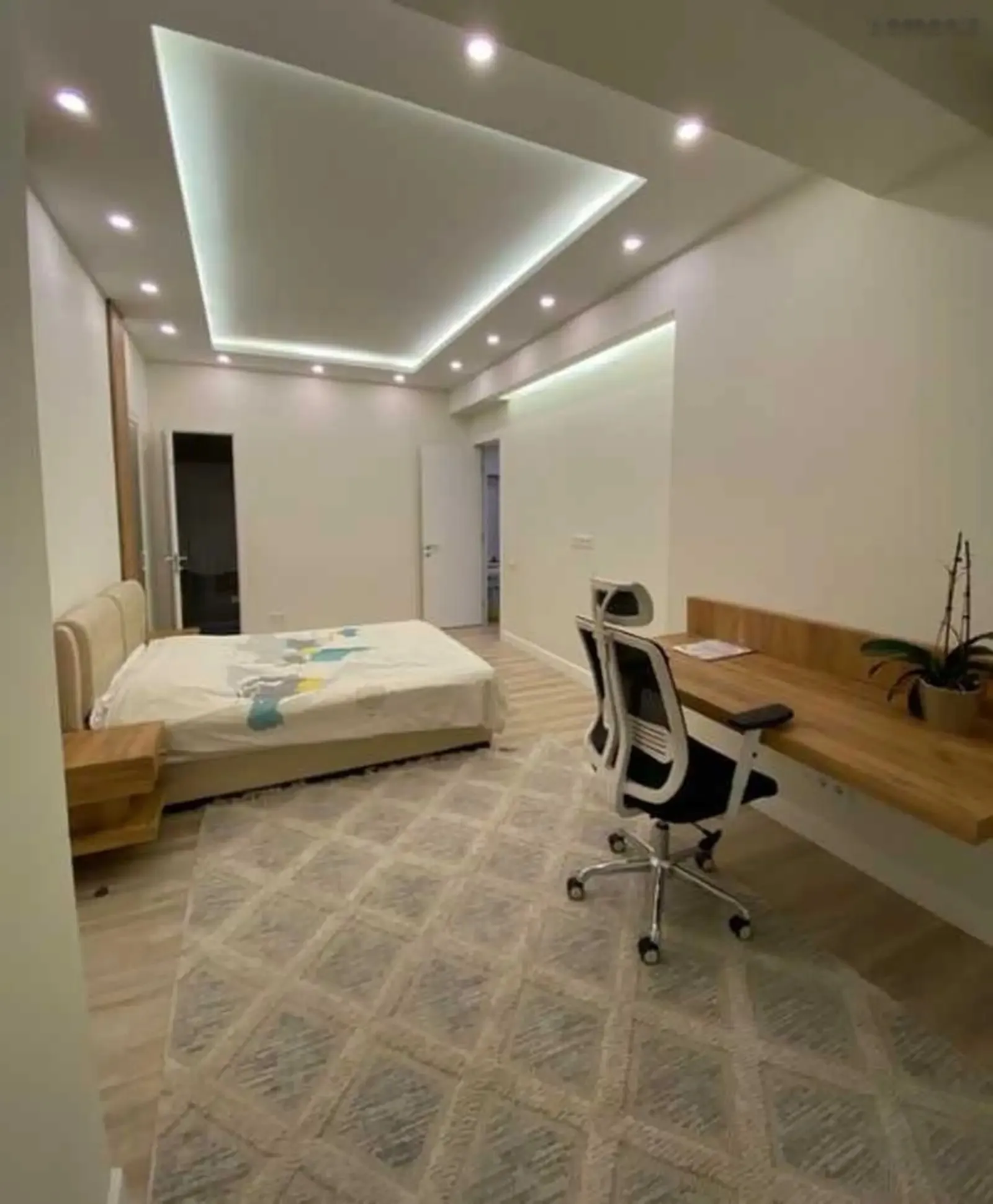3-комн. квартира, 14 этаж, 100м², цум