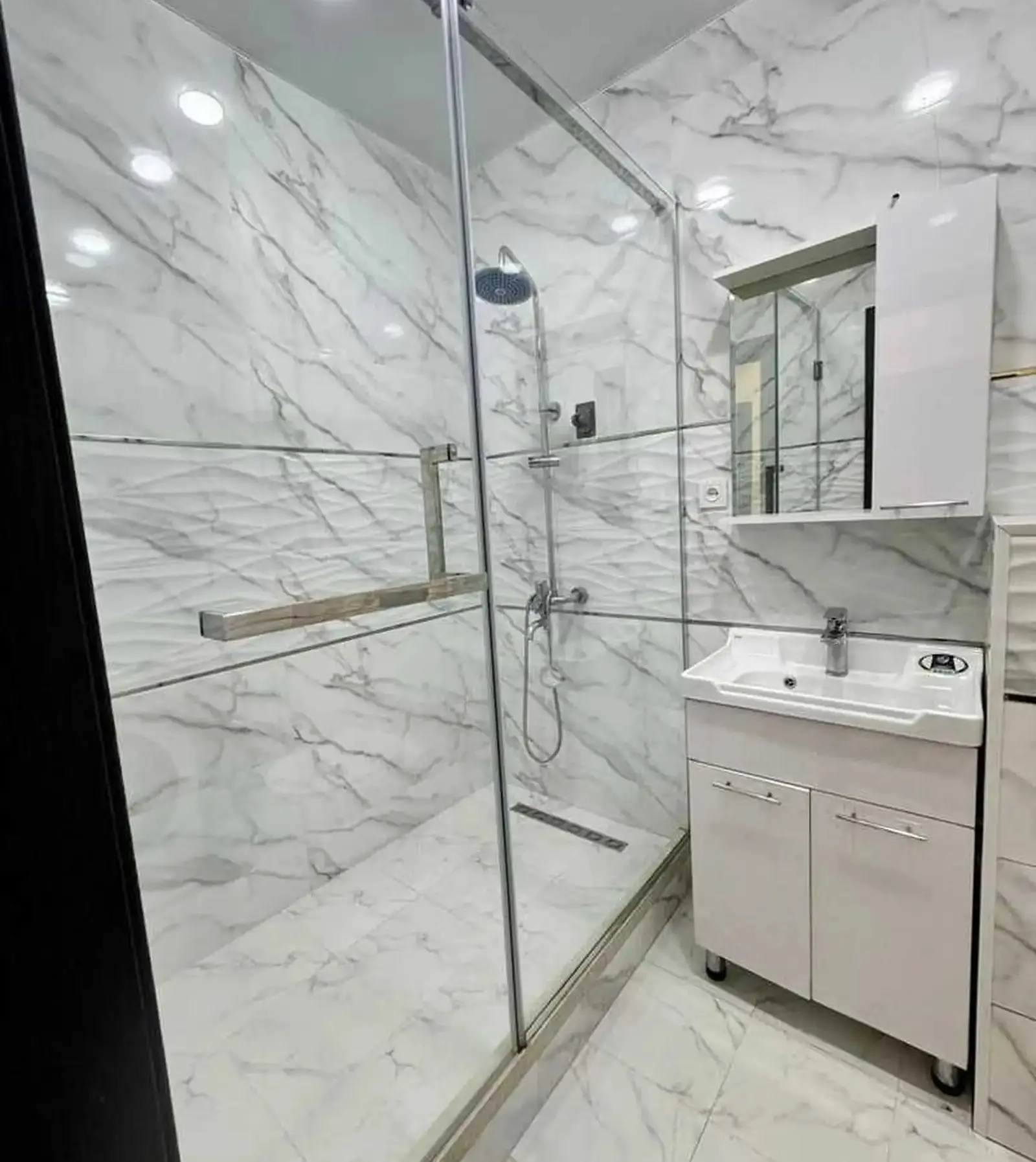 2-комн. квартира, 13 этаж, 60м², Шохмансур