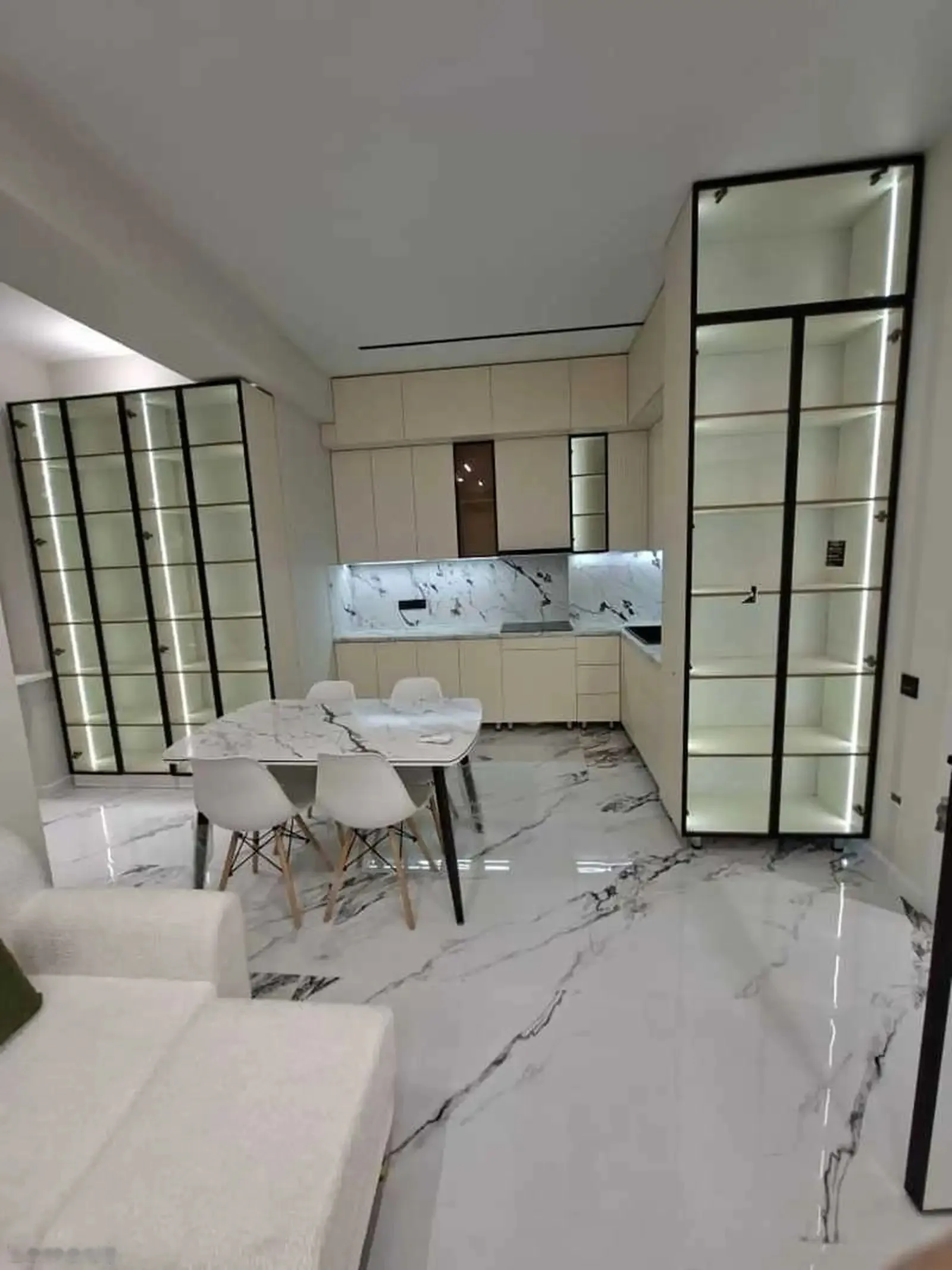 3-комн. квартира, 16 этаж, 87м², пайкари голубой экран